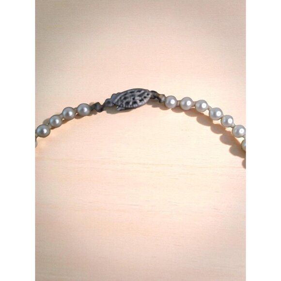 Vintage 1950s Graduated Faux Pearl Necklace - Filigree Fishhook Clasp Costume Je - Picture 3 of 5